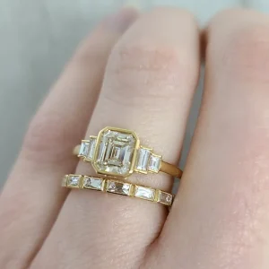 CAROLINE>SINGLE STONE New