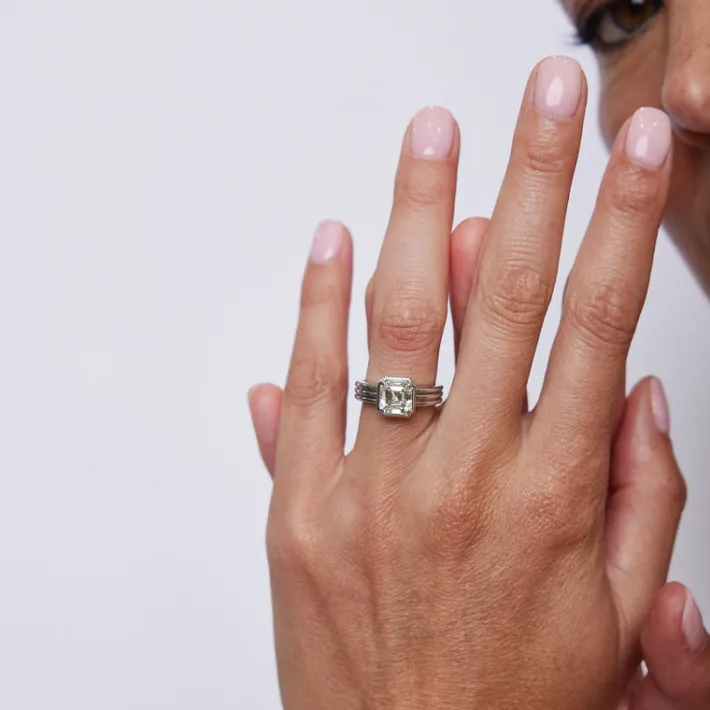 eleni_3.webp ELENI>SINGLE STONE Fashion